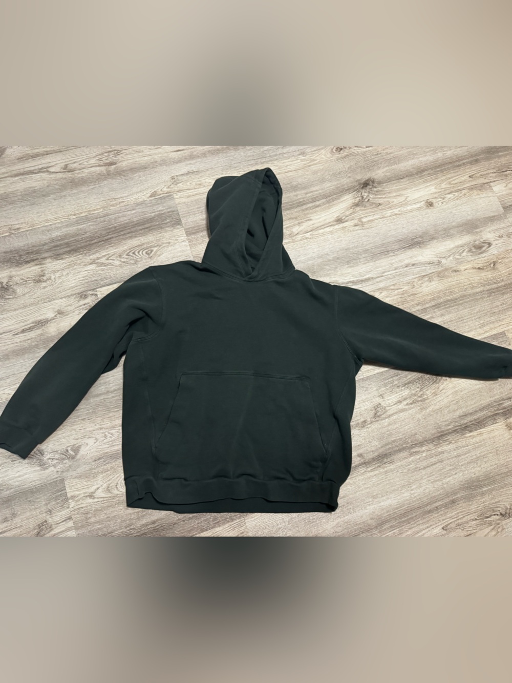 lululemon athletica Men’s Green Pullover Hoodie.  Size L